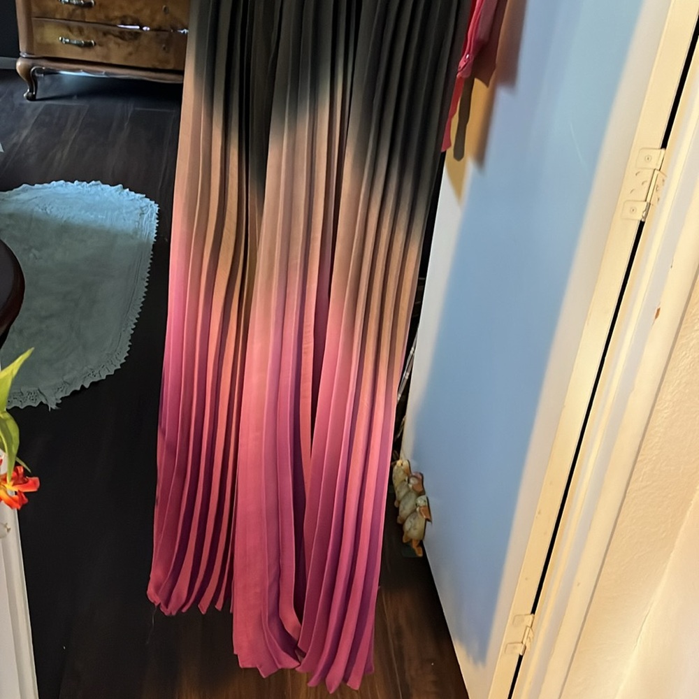 Bar3 ombre spaghetti, strap, razor back accordion, polyester,lined like new - Picture 8 of 8